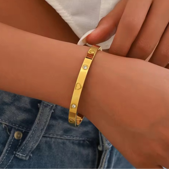 NEW 18K GOLD PLATED HEART & CZ BANGLE SET – DUO LUXE - Picture 1 of 4